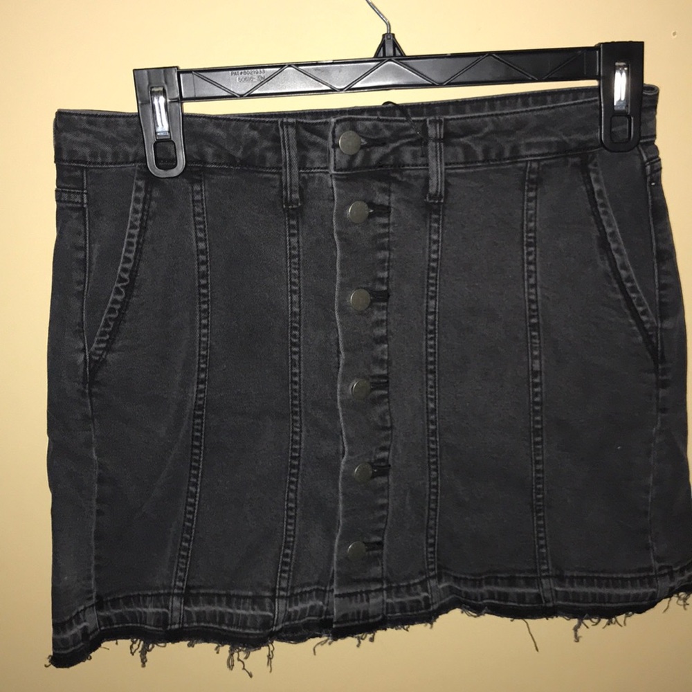 Carly Jean “disclosed” Jean mini skirt sz L